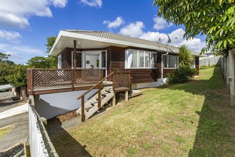 Photo of property in 2/13 Valecrest Place, Bayview, Auckland, 0629