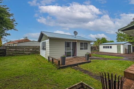 Photo of property in 32 Cumberland Place, Kelvin Grove, Palmerston North, 4414