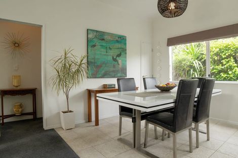 Photo of property in 13a Graham Avenue, Te Atatu Peninsula, Auckland, 0610