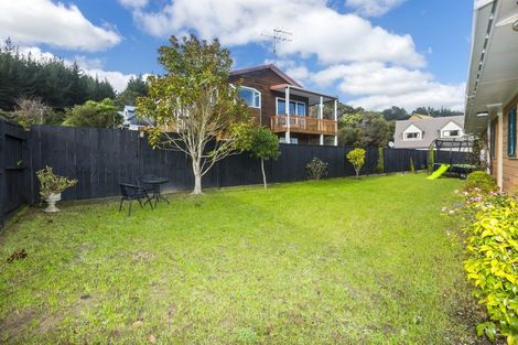 Photo of property in 2 Monarch Grove, Maoribank, Upper Hutt, 5018