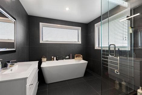 Photo of property in 8 Te Roera Place, Riverhead, 0820