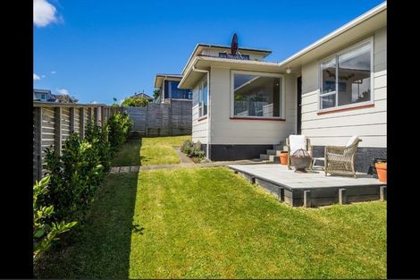 Photo of property in 30 Frobisher Street, Island Bay, Wellington, 6023