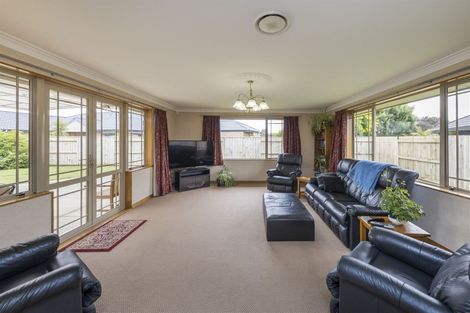 Photo of property in 11 Brookside Close, Highbury, Palmerston North, 4412