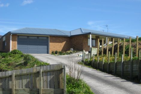 Photo of property in 17 Maple Crescent, Whalers Gate, New Plymouth, 4310