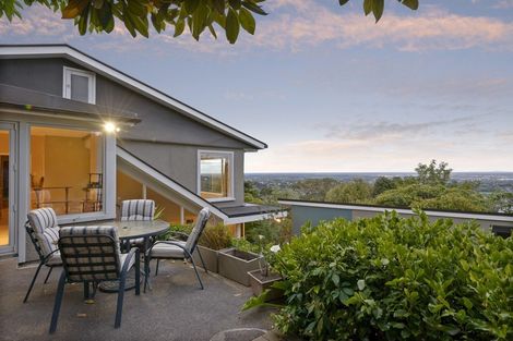 Photo of property in 105 Dyers Pass Road, Cashmere, Christchurch, 8022