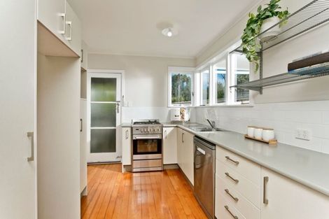 Photo of property in 1/962 East Coast Road, Northcross, Auckland, 0632