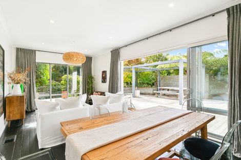 Photo of property in 8 Lochiel Road, Khandallah, Wellington, 6035