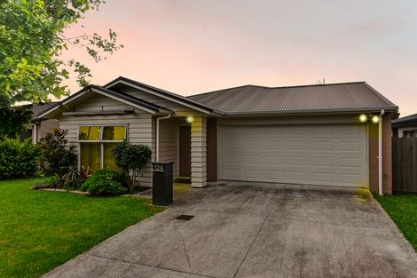 Photo of property in 124 Popokatea Drive, Takanini, 2112