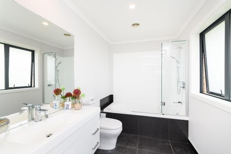 Photo of property in 55 Vaucluse Heights, Fitzherbert, Palmerston North, 4410