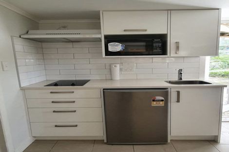 Photo of property in 1/14 Woodside Avenue, Northcote, Auckland, 0627
