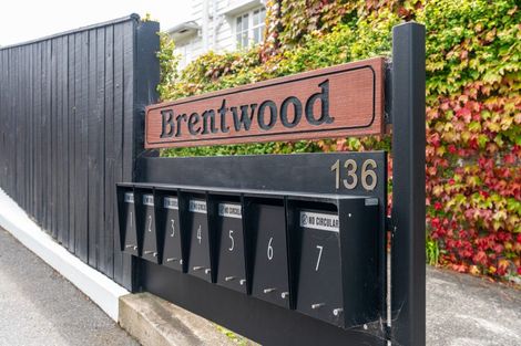 Photo of property in 2/136 Karori Road, Karori, Wellington, 6012