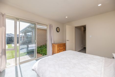 Photo of property in 10 Harrys Way, Redwood, Christchurch, 8051