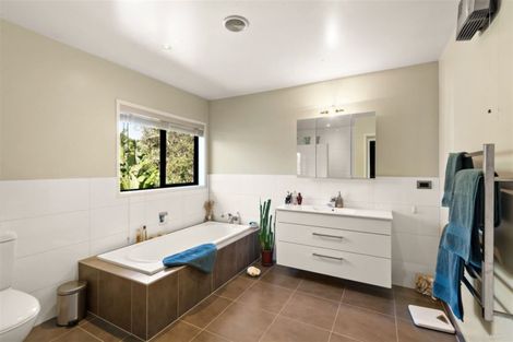 Photo of property in 81 Vaughans Road, Okura, Albany, 0792