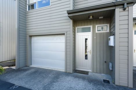 Photo of property in 10/3 Severn Street, Island Bay, Wellington, 6023