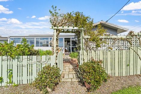 Photo of property in 6 Dalton Road, Snells Beach, 0920