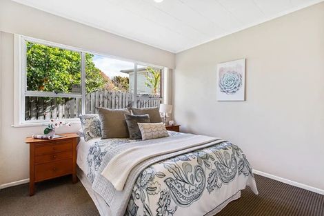 Photo of property in 9 Mckenzie Road, Mangere Bridge, Auckland, 2022