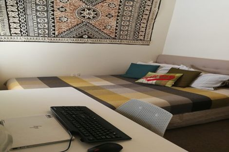 Photo of property in 180 Sutherland Road, Lyall Bay, Wellington, 6022