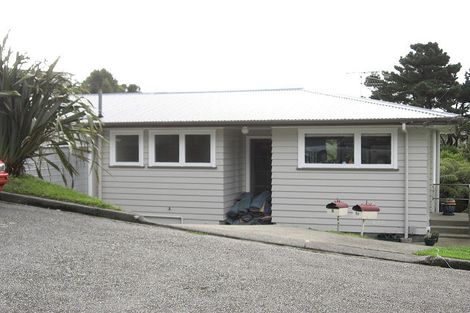 Photo of property in 5 Blandford Way, Newlands, Wellington, 6037
