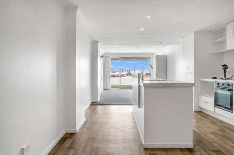Photo of property in Algarve Apartments, 215/332 Maunganui Road, Mount Maunganui, 3116