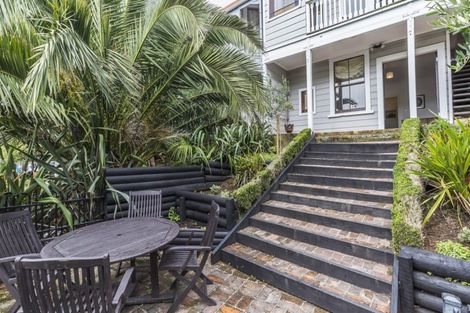 Photo of property in 18 Bidwill Street, Mount Cook, Wellington, 6021