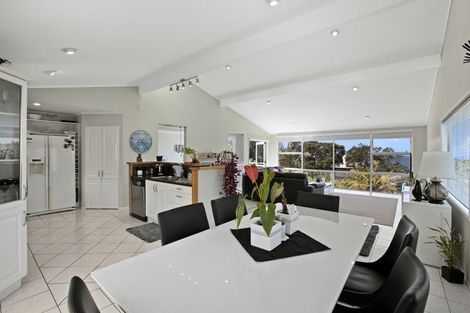 Photo of property in 12 Penguin Street, Leigh, 0985