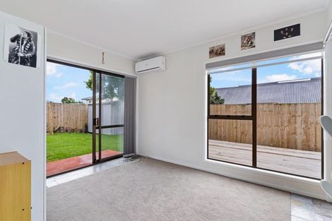 Photo of property in 2/30 Redoubt Road, Goodwood Heights, Auckland, 2105