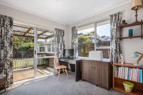 Photo of property in 69 Gloaming Hill, Titahi Bay, Porirua, 5022