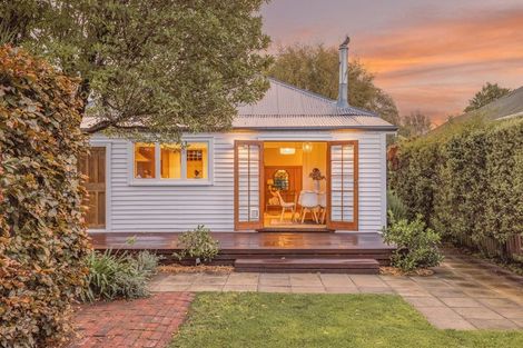 Photo of property in 48 Woodville Street, Edgeware, Christchurch, 8013