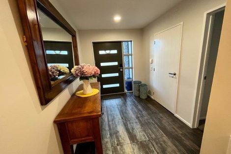 Photo of property in 13 Tranquility Rise, Mellons Bay, Auckland, 2014