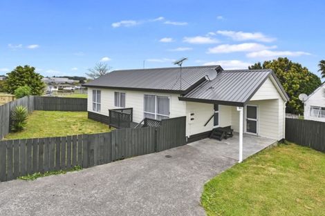 Photo of property in 2/20 Solveig Place, Randwick Park, Auckland, 2105