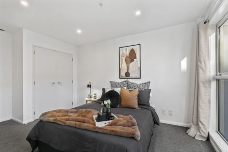 Photo of property in 2e/5 Kent Terrace, Mount Victoria, Wellington, 6011