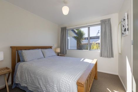 Photo of property in 11 Hadfield Place, Paraparaumu Beach, Paraparaumu, 5032