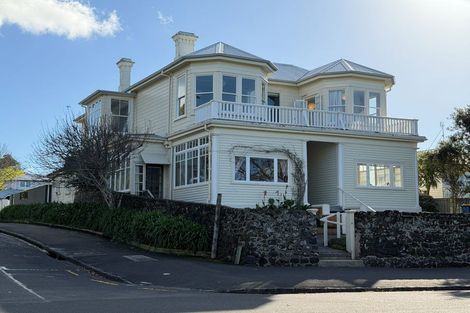 Photo of property in 21 Cambridge Terrace, Devonport, Auckland, 0624