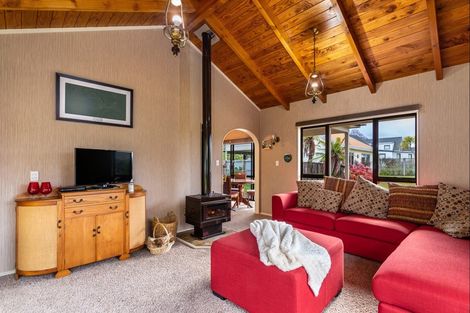 Photo of property in 17 Susan Lane, Kinloch, Taupo, 3377