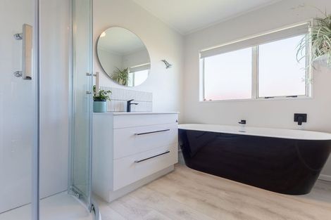 Photo of property in 5 Beachwater Grove, Paraparaumu Beach, Paraparaumu, 5032