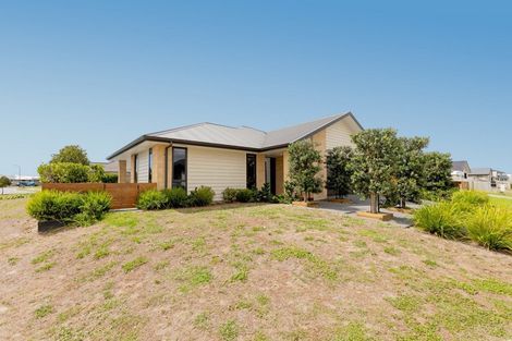 Photo of property in 2 Te Kio Crescent, Papamoa Beach, Papamoa, 3118