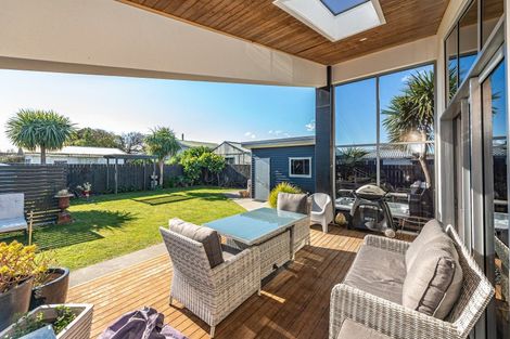 Photo of property in 3 Kamahi Street, Castlecliff, Whanganui, 4501