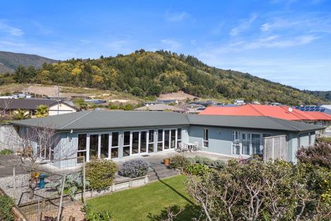 Photo of property in 4 Weka Place, Picton, 7220