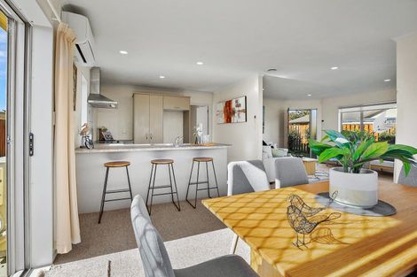 Photo of property in 18b Abergeldie Way, Cambridge, 3434