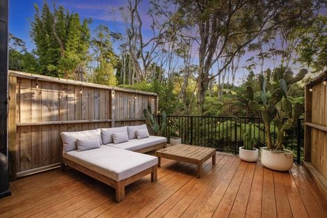 Photo of property in 33 Tokai Place, Glen Eden, 0602