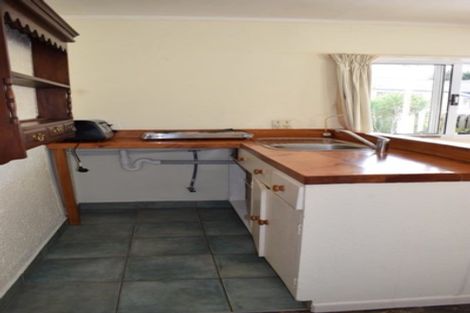 Photo of property in 1/666 East Coast Road, Pinehill, Auckland, 0630