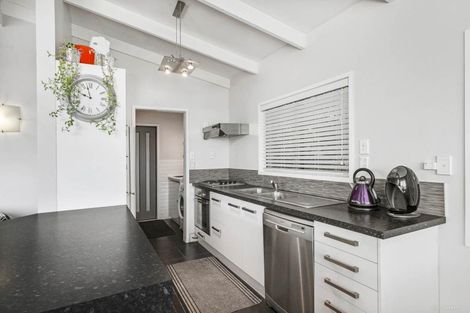 Photo of property in 2/697 Great North Road, Grey Lynn, Auckland, 1021