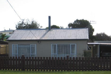 Photo of property in 13 Robbie Street, Foxton Beach, Foxton, 4815