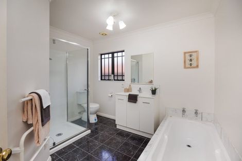 Photo of property in 12 Franklin Avenue, Hokowhitu, Palmerston North, 4410