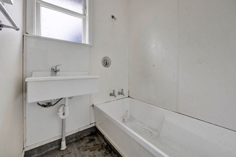 Photo of property in 5 Glenpark Avenue, Westown, New Plymouth, 4310