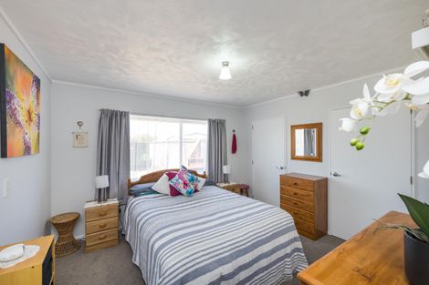 Photo of property in 21 Colonial Place, Kelvin Grove, Palmerston North, 4414