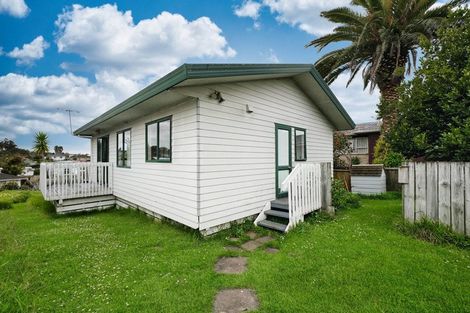 Photo of property in 3199 Great North Road, New Lynn, Auckland, 0600