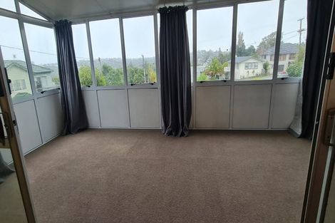 Photo of property in 10 Howard Road, Northcote, Auckland, 0627