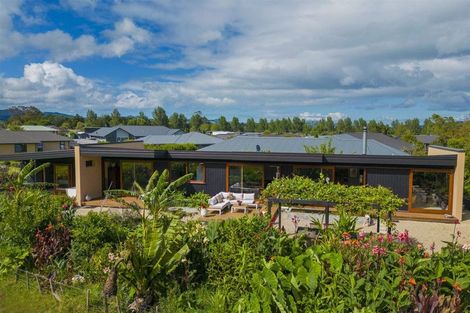 Photo of property in 19 Victoria Street, Coromandel, 3506