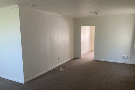 Photo of property in 936 East Coast Road, Northcross, Auckland, 0630